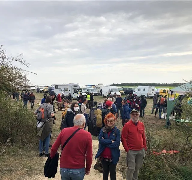photo le camp de base des manifestants est situé dans un champ de dix hectares prêté par un agriculteur la commune de sainte-soline.  ©  co – julien renon