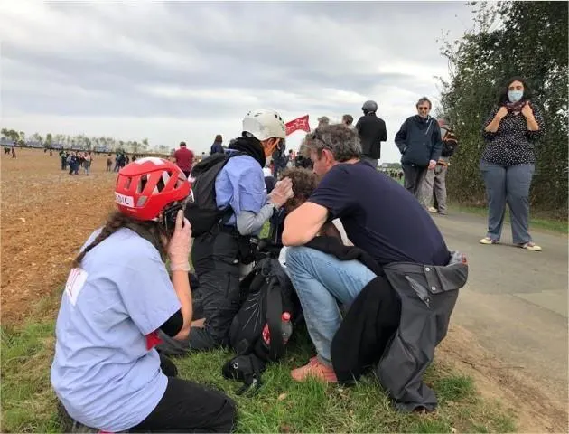 photo l’homme est blessé à la tête.  ©  co - marie delage