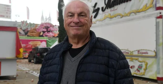 photo  angers, dimanche 30 octobre. william elsermans attend avec impatience le lancement de la foire saint-martin où il travaille depuis 50 ans.  &copy;  co – michel durigneujx 