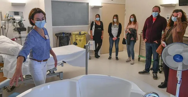 photo  des sages-femmes et des infirmières ont fait visiter les services de la maternité aux futurs parents.  &copy;  photo le maine libre – yvon loué 