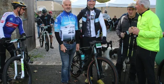 photo  au parc des buis, laurent brochard, au centre, a été chaleureusement accueilli par serge besnard, président de l’union cycliste mamers neufchâtel, et des vététistes venus le saluer et échanger quelques mots.  &copy;  le maine libre 
