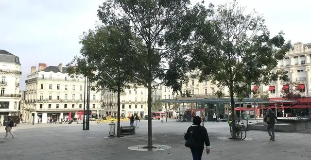photo  le kiosque vient de disparaître du paysage, place du ralliement.  &copy;  co – anthony pasco 