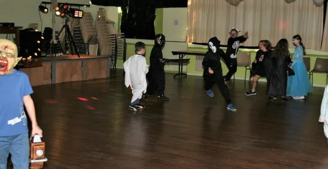 photo  les enfants se sont très vite mis dans l’ambiance.  &copy;  le maine libre 