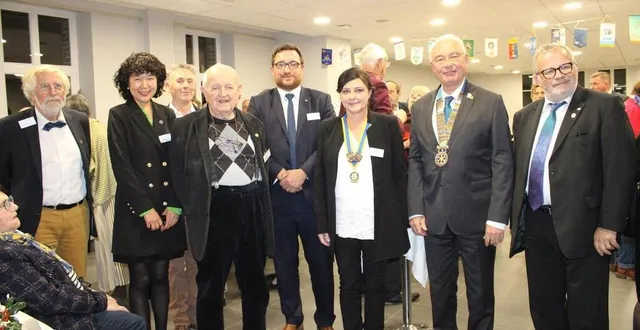photo  de gauche à droite : alain gaumont, fang chang, bruno journé, michel lefèvre, arnaud dumain, valérie lefèvre (actuelle présidente), pierre-andré testard (gouverneur) et jean-yves pottier (vice-gouverneur).  &copy;  ouest-france 