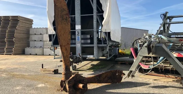 photo  une hélice de près de deux mètres de hauteur a été retrouvée sur l’avenue du président kennedy de trouville-sur-mer (calvados).  &copy;  ouest-france 