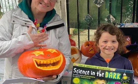 photo  les gagnantes, audrey lecomte et léa simon.  &copy;  le maine libre 