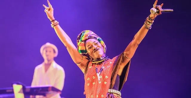 photo  fatoumata diawara, mercredi, au palais des congrès, en ouverture de la 36e édition de bebop au mans (sarthe). une salle moitié pleine, un son fort, mais quelle générosité ! un beau show plein d’humanisme et de groove incendiaire…  &copy;  ouest-france 