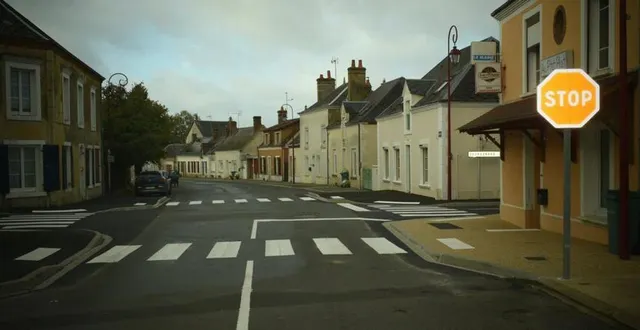 photo  le carrefour est équipé de passage piéton.  &copy;  le maine libre 