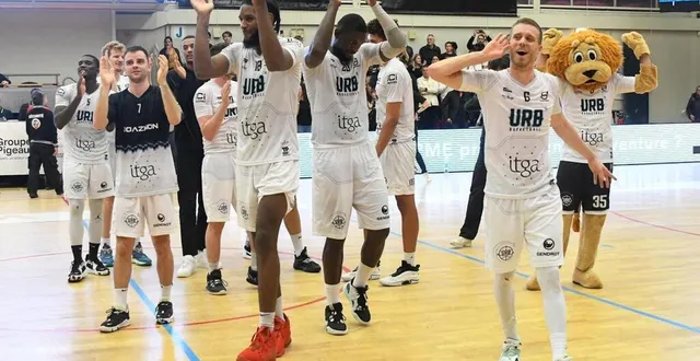 photo  les joueurs de l’union rennes basket, qui exultent ici après leur victoire en prolongation contre chartres mardi, se sont imposés à rueil ce vendredi.  &copy;  archives jocelyne régent 