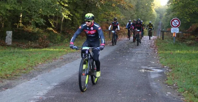 photo  cinq cents vététistes avaient fait le déplacement pour la « laurent brochard ».  &copy;  le maine libre 