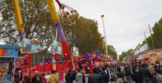 photo  la foire saint-martin est la fête traditionnelle à angers. elle se tient au centre-ville, place la-rochefoucauld, depuis 1964.  &copy;  ouest-france 