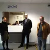 photo  virginie de bettignies, responsable des relations médias, anthony davenel, directeur de secteur et pascal crossouard, maire de candé au nouveau guichet de la poste, zi de la ramée. 