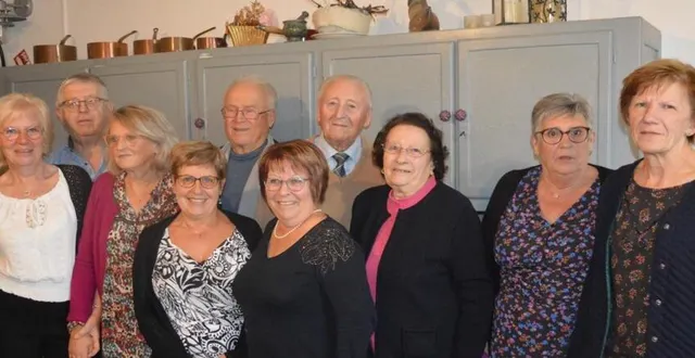 photo  cette année, le ccas a renoué avec le traditionnel repas des anciens, samedi, au restaurant les trois forêts, aux choux (près de sées). « on est très heureux de se retrouver autour d’une table. cela manquait », reconnaît le maire, paul vinet (2e à gauche) qui accueillait la conseillère départementale, jocelyne benoit. ils étaient 70 convives à partager le repas. les doyens présents, tous deux âgés de 92 printemps, étaient gisèle fresnaye et michel besnard, en l’absence de suzanne duval, 102 ans et serge delaunay, 92 ans.  &copy;  ouest-france 