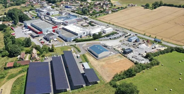 photo  bahier vient de mettre en service 4 500 m² de panneaux solaires sur son site de sceaux-sur-huisne.  &copy;  bahier 