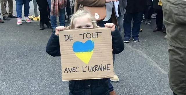 photo  une collecte de denrées alimentaires mais aussi de médicaments et d’équipements médicaux est mise en place à l’instigation des transports salesky.  &copy;  archives ouest-france 