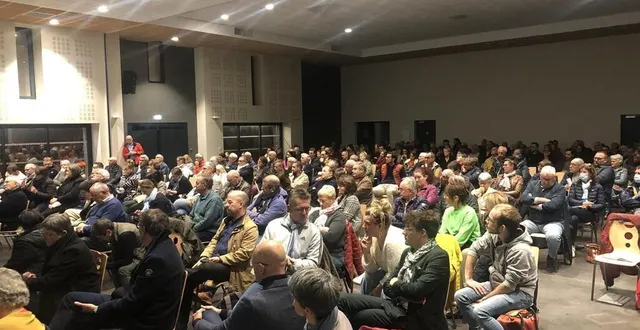 photo  la salle madeleine-marie a fait le plein pour cette réunion publique consacrée aux mobilités douces sur l’agglomération sabolienne.  &copy;  ouest-france 
