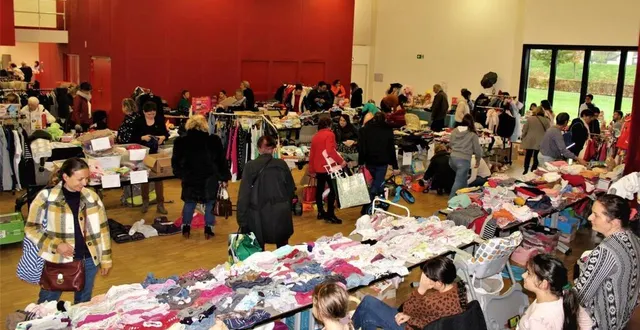 photo  le vide-dressing a réuni 34 exposants qui proposaient vêtements, accessoires, jouets et matériel de puériculture.  &copy;  ouest-france 