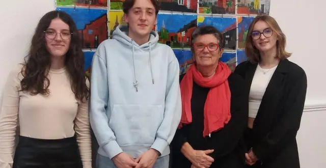 photo  trois des cinq étudiants (les deux autres sont en partiels) font un point d’étape avec martine couet, maire.  &copy;  ouest-france 