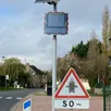 photo  le radar pédagogique, sur la route départementale qui traverse le village. 