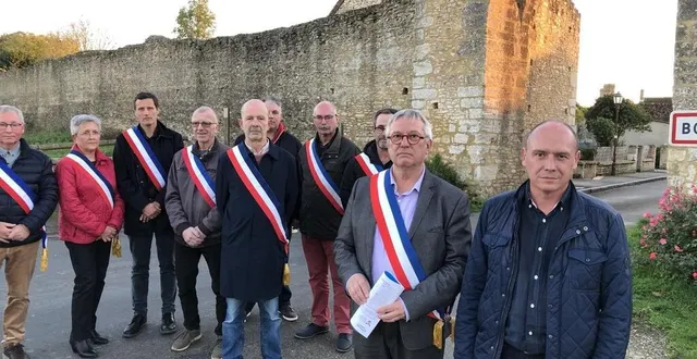 photo  les élus de neuf communes et deux communautés de communes du nord sarthe, étaient réunis à bourg-le-roi, mercredi 9 novembre 2022.  &copy;  le maine libre 