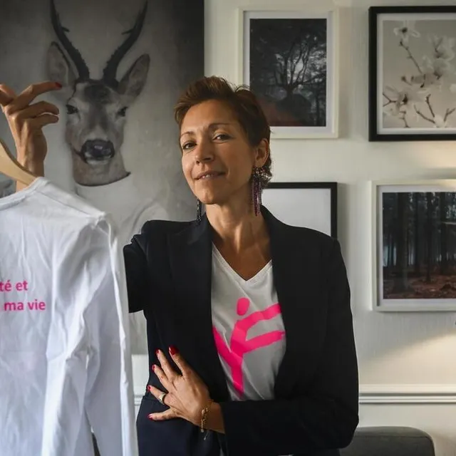 photo nadia espère pouvoir distribuer 600 tee-shirts aux femmes atteintes d’un cancer  ©  . le maine libre – denis lambert