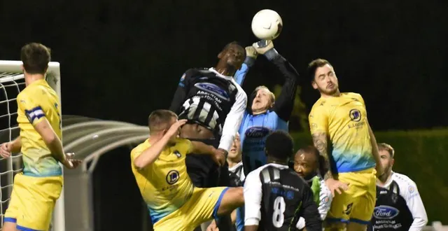 photo  paul lefrant, le portier d’argentan, a été décisif, samedi.  &copy;  photo : joseph thouin 