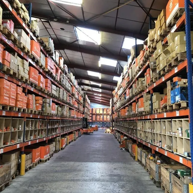 photo 45000 références de produits sont stockées sur 11 000 mètres carrés.  ©  ouest-france
