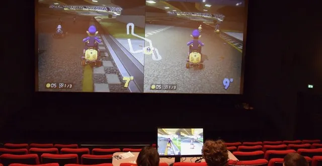 photo  parents et enfants pourront s’affronter sur le jeu vidéo mario kart, sur le grand écran du cinéma le kid, à la flèche !  &copy;  salon du jeu vidéo de la flèche 