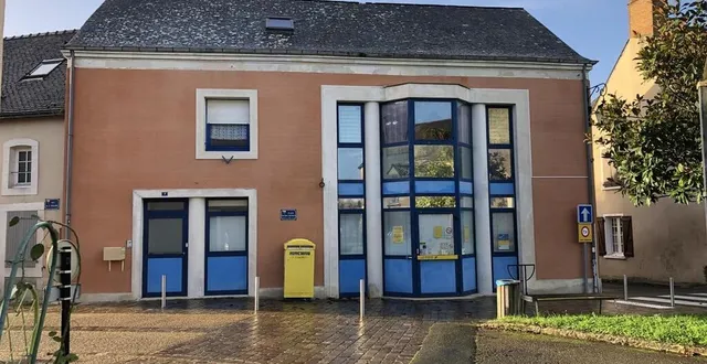 photo  fermée dans le courant du mois d'octobre 2022, la poste de brûlon rouvrira le 14 décembre 2022 sous l'appellation 