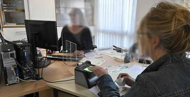 photo  dans un centre de traitement des cartes d’identité.  &copy;  photo d’illustration : thierry creux / archives ouest-france 