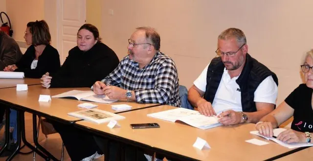 photo  de g à d : pierre menel, emilie souchu, stecy ridray, william senée, frédéric charbonnier, véronique letourneux  &copy;  le maine libre 