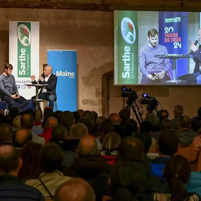 photo 250 spectateurs étaient présents, mercredi, à l’abbaye de l’epau, pour écouter le parcours de christophe lemaître.  ©  le maine libre – yvon loue
