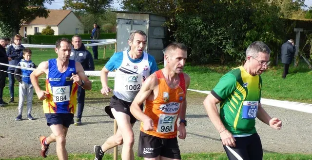 photo  vainqueur de la course masters du cross de montilly-sur-noireau, arnaud deceroit (dossard 960) sera parmi les favoris des 10 km de briouze.  &copy;  ouest-france 