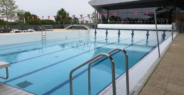 photo  les portes du centre aquatique seront fermées samedi 19 novembre 2022.  &copy;  archives ouest-france 