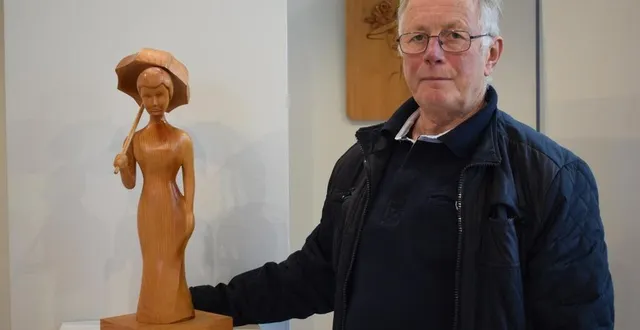 photo  dominique freslon a sculpté cette femme à l’ombrelle.  &copy;  ouest-france 