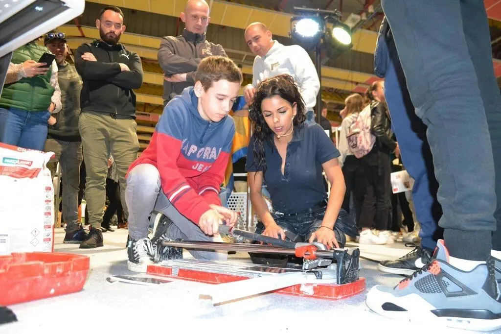 Kelly Cruz, la carreleuse star de TikTok, fait un tabac au Carrefour de