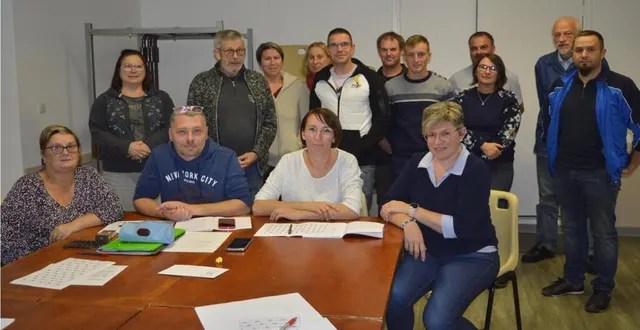 photo  les membres du nouveau comité des fêtes d’arthezé.  &copy;  le maine libre 