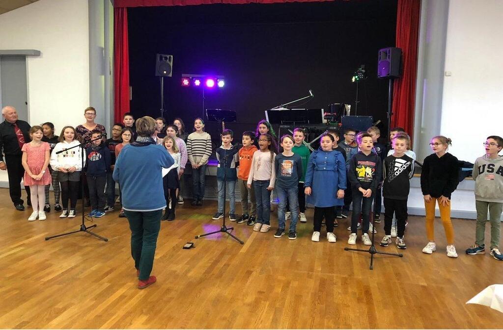 Yffiniac. Les écoliers de Simone-Veil applaudis par les aînés - Saint-Brieuc.maville.com