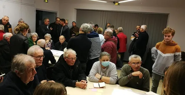 photo  trois des cinq groupes, au premier plan, le groupe en charge du patrimoine.  &copy;  ouest-france 