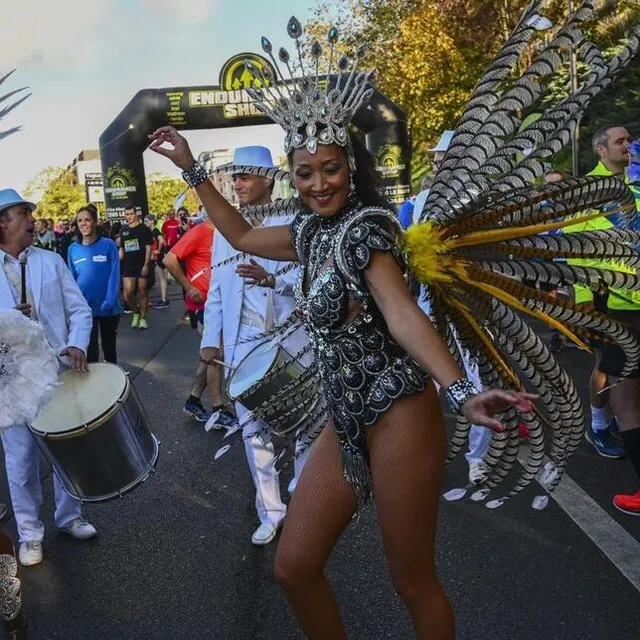 photo danse exotique sur la ligne de départ.  ©  denis lambert