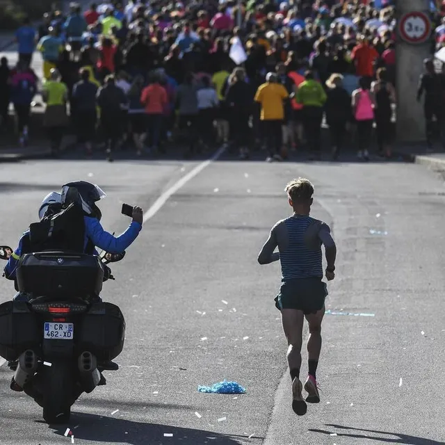 photo parti dernier, jimmy gressier devait doubler un maximum de coureurs.  ©  denis lambert