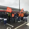 photo  à l’appel de la cfdt, une trentaine de salariés ont débrayé pendant deux heures entre 12 h 30 et 14 h 30 sur le site de l’entreprise thermocoax, à caligny dans l’orne. 