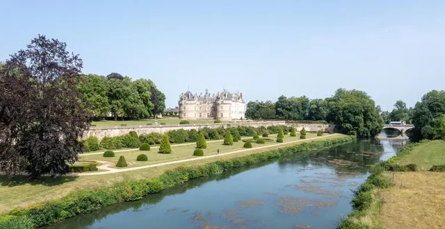 photo  le gr 35 vallée du loir passe à proximité du château du lude. c’est le seul sentier ligérien en compétition cette année.  &copy;  fédération française de randonnée pédestre 