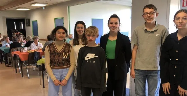 photo  samedi 19 novembre, à la salle de l’étang de thorigné-d’anjou, se déroulait le traditionnel repas des aînés. cette année, quatre jeunes volontaires de la commune (manon, marion, zora, nathan) et deux membres du conseil municipal des jeunes (edenn et thomas) étaient présents pour aider au service avec les membres du comité d’action sociale, des élus et de la maire christelle lahaye. le traiteur roger du lion-d’angers a régalé les 83 convives.  &copy;  ouest-france 