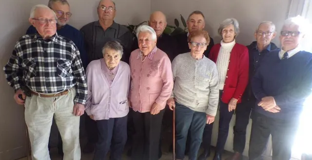 photo  roger bernier, yves grasland, pierre langevin, christiane bernier, geneviève clouet, serge quellier, vincent six, alphonsine leboine, marie simon, claude charpentier et henri tessier.  &copy;  ouest-france 
