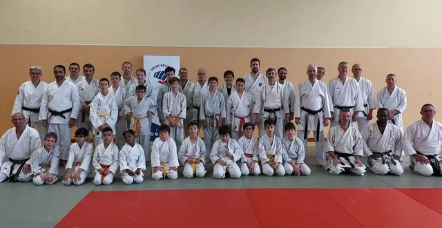 photo  ambiance studieuse pour le karaté deux-sévrien à parthenay.  &copy;  karaté deux-sévrien 