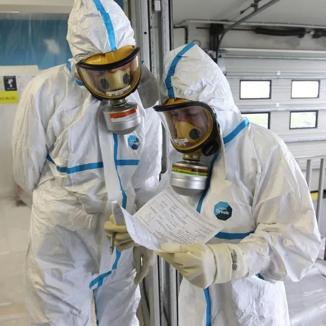 Des secouristes assistent à un exercice de simulation d’un accident nucléaire à la centrale nucléaire Areva de Beaumont-Hague, dans le nord de la France, le 8 décembre 2011. KENZO TRIBOUILLARD / Archives AFP photo des secouristes assistent à un exercice de simulation d’un accident nucléaire à la centrale nucléaire areva de beaumont-hague, dans le nord de la france, le 8 décembre 2011. © kenzo tribouillard / archives afp