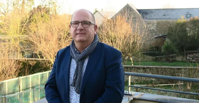 photo  le maire de précigné, jean-françois zalesny, a choisi de ne pas illuminer la commune pour ce noël 2022.  &copy;  ouest-france 