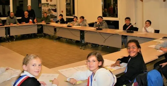 photo  le conseil municipal jeune au travail sur le thème de la cohabitation.  &copy;  le maine libre 