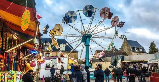 photo  la foire de la sainte-catherine à fresnay-sur-sarthe c’est ce week-end.  &copy;  archives le maine libre 